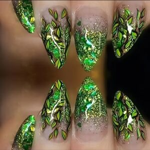 24pcs Long Almond-Shaped Green Leaf Glitter Fake Nails